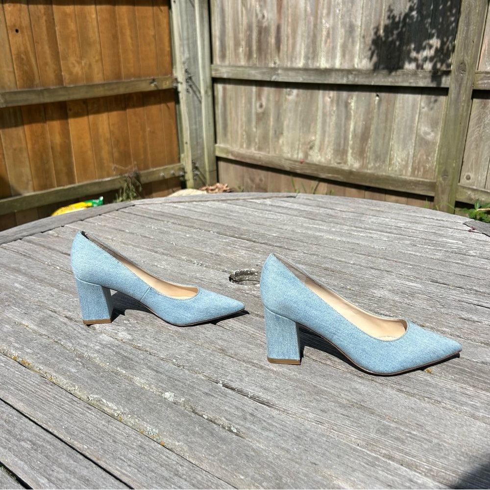 Marc Fisher ZALA BLOCK HEEL POINTY TOE PUMP - Light‎ Blue Denim- size 5.5